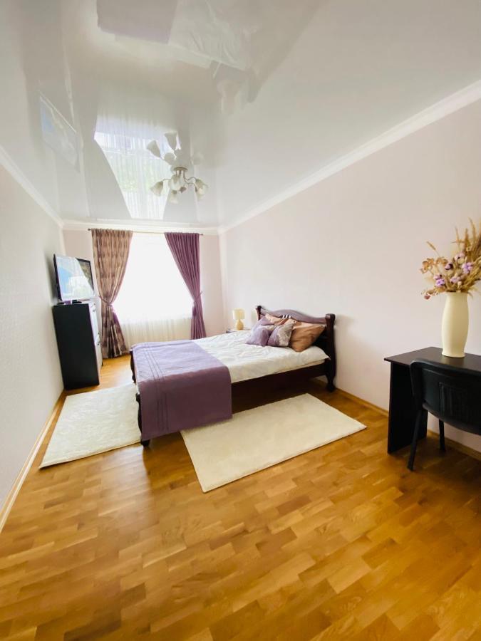 Ferienwohnung Центр. Поруч Парк Та Став Ternopil Exterior foto