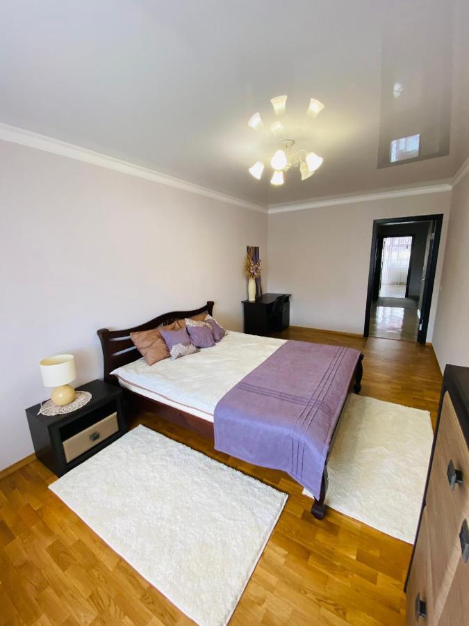 Ferienwohnung Центр. Поруч Парк Та Став Ternopil Exterior foto
